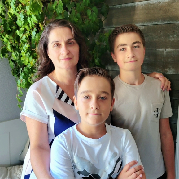 Meet your Posher, Nadia - Picture 2 of 2